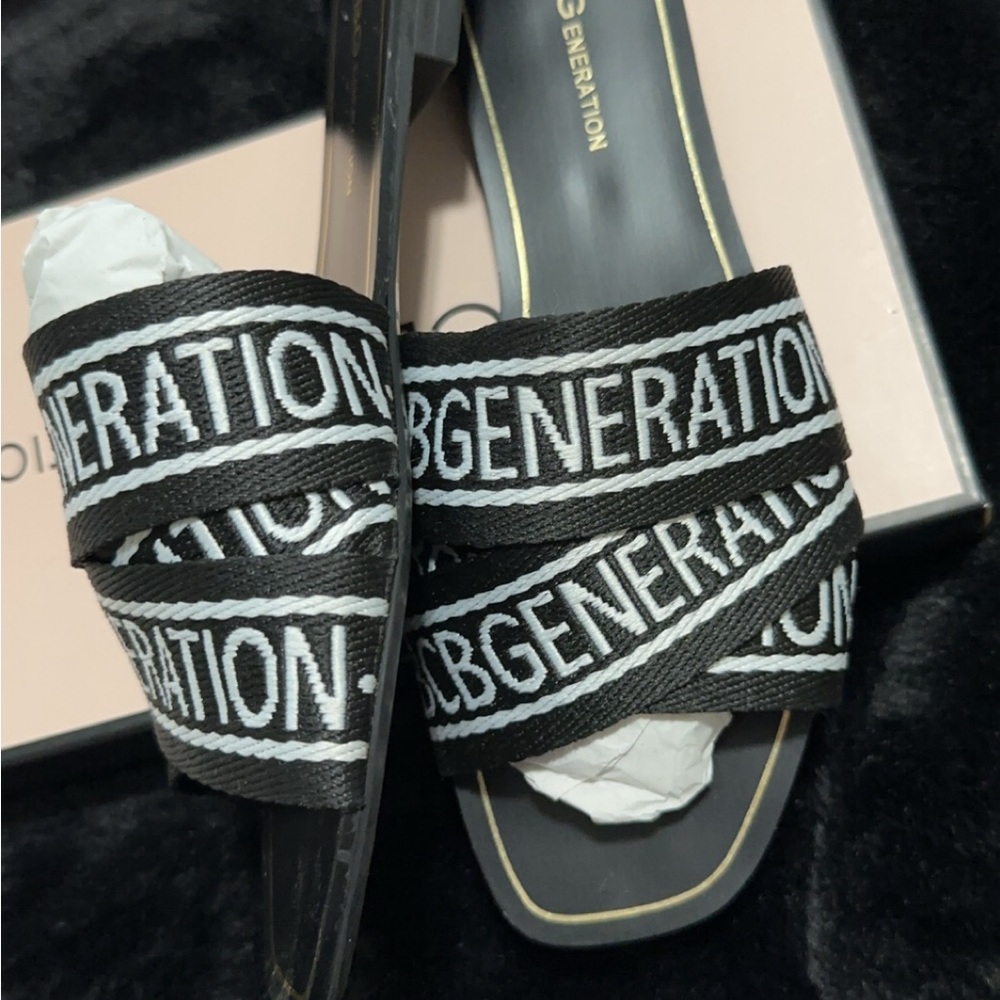 BCBG Black/white flat dress up and dress down sandal